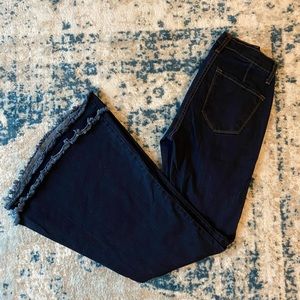 Judy Blue high waisted flare jeans w/frayed hem!